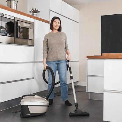 Aspirador con bolsa - NILFISK 128350552, 650 W, Potencia de succión 280 AirWatt, Depósito 3,6 l, Champagne