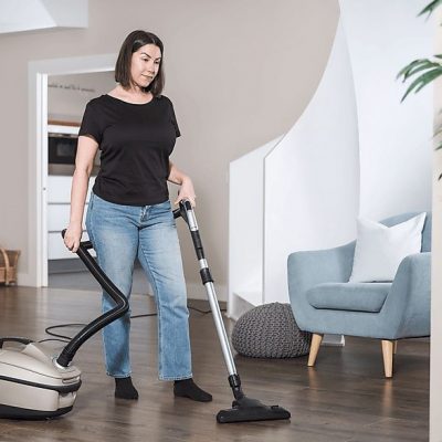 Aspirador con bolsa - NILFISK 128350552, 650 W, Potencia de succión 280 AirWatt, Depósito 3,6 l, Champagne