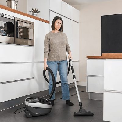 Aspirador con bolsa - NILFISK 128350612, 650 W, Potencia de succión 270 AirWatt, Depósito 3,1 l, Negro